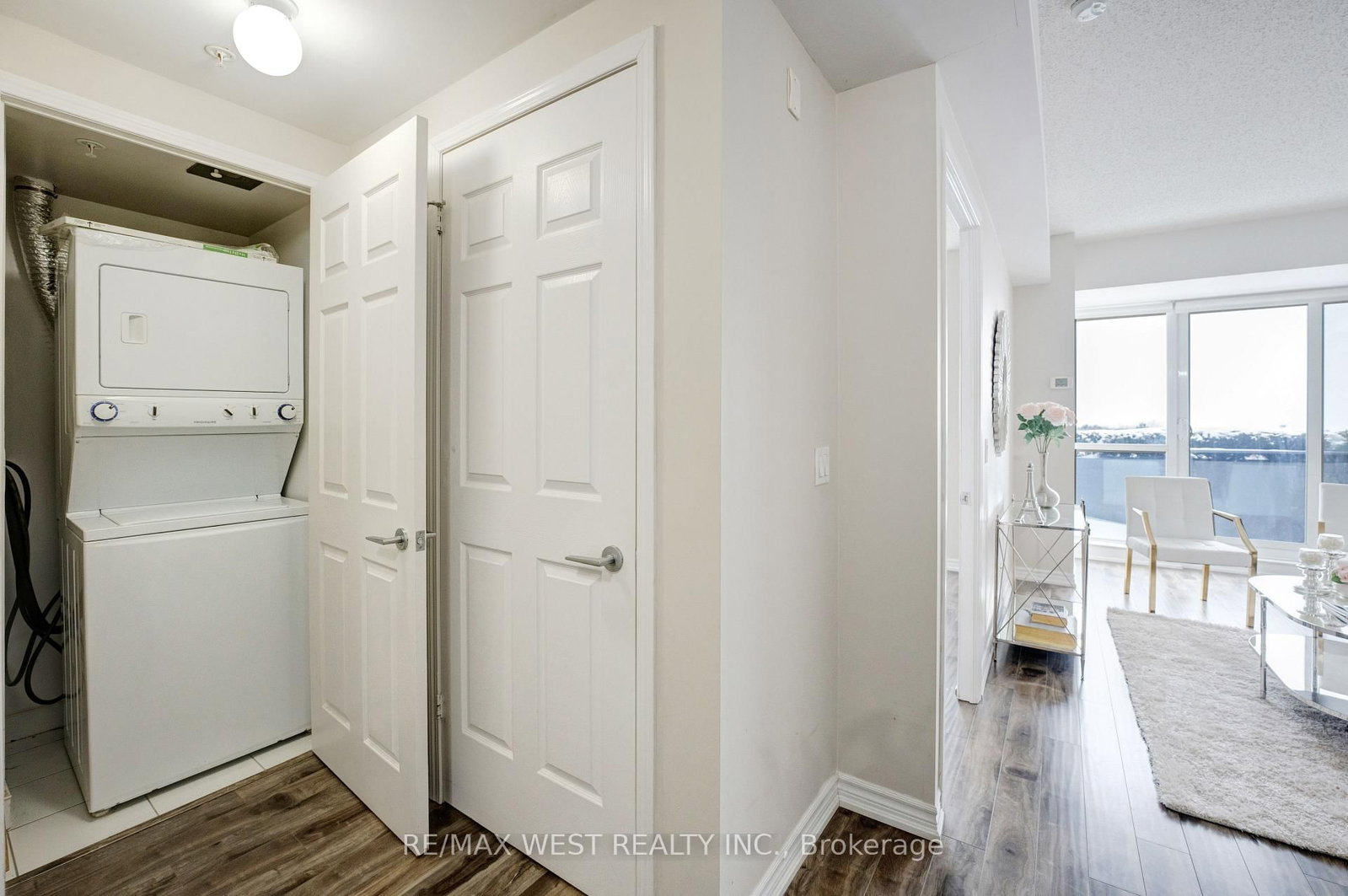 15 James Finlay Way • #627 • Toronto, ON photo 8