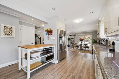 395 Maidstone Crescent • Oakville, ON photo 8