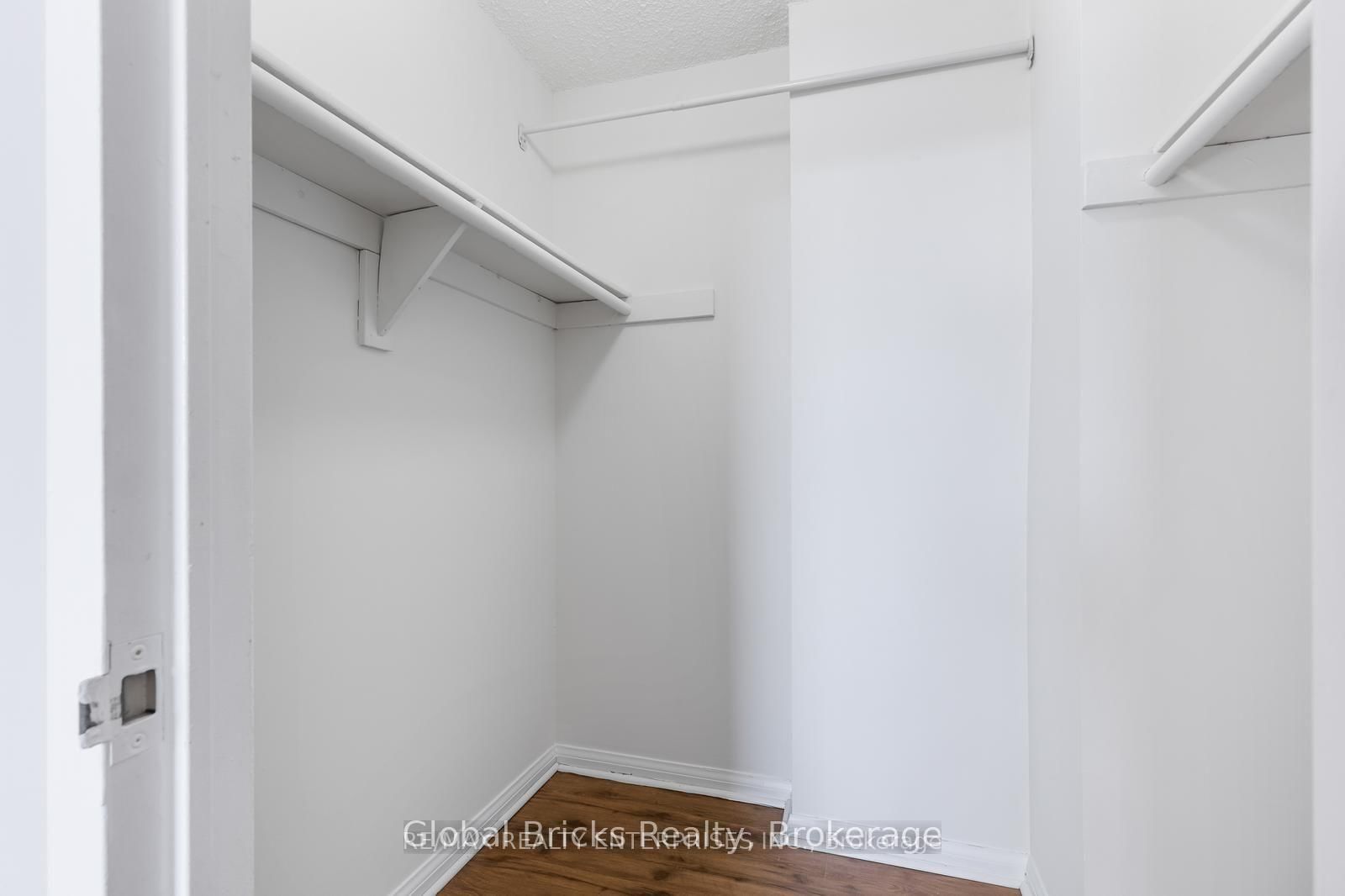 49 Queen Mississauga,ON L5G 4N6 — Photo 15
