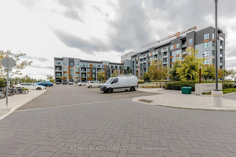 101 - 95 Dundas Street W