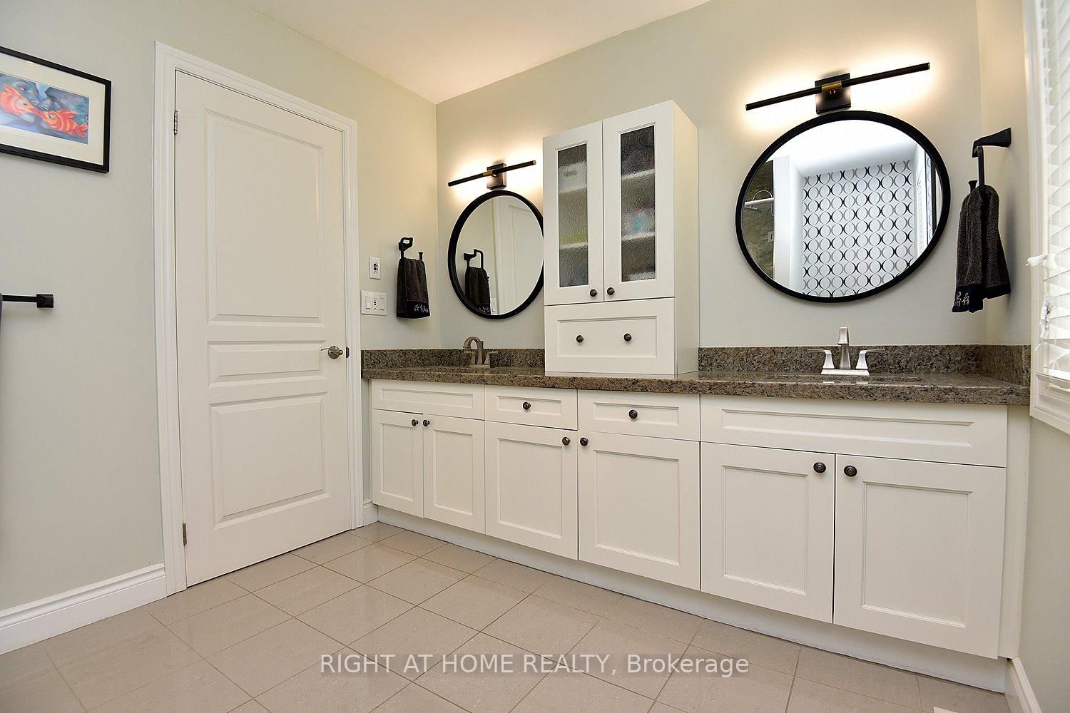 4299 Lakeshore Road • Burlington, ON photo 25