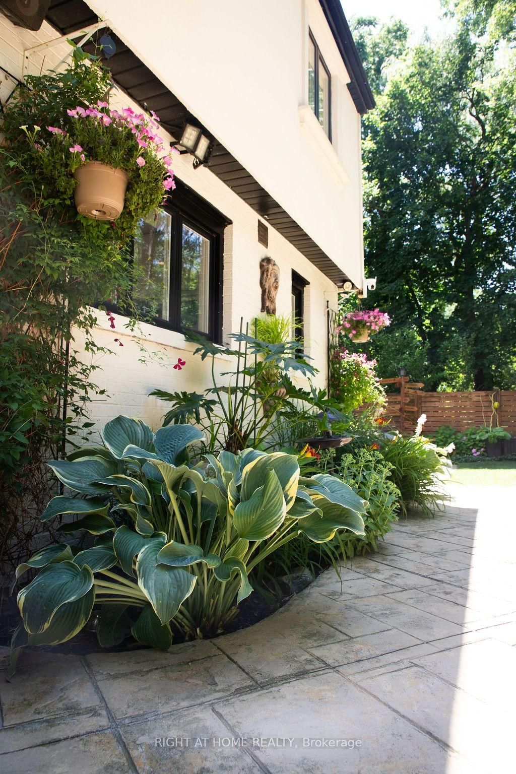 4299 Lakeshore Road • Burlington, ON photo 37