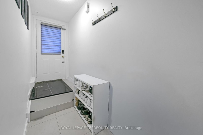 75 Turntable Cres photo 5