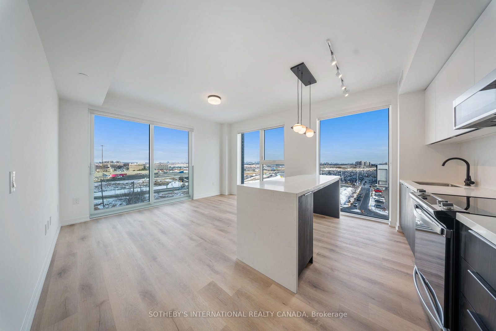 402-5 York Garden Way, Toronto, ON