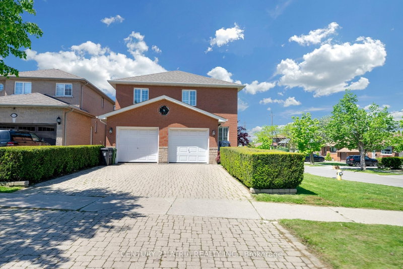 543 Queens Drive S
