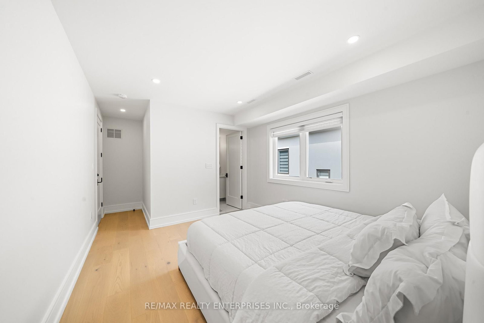 1362 Kenmuir Avenue • Mississauga, ON photo 19