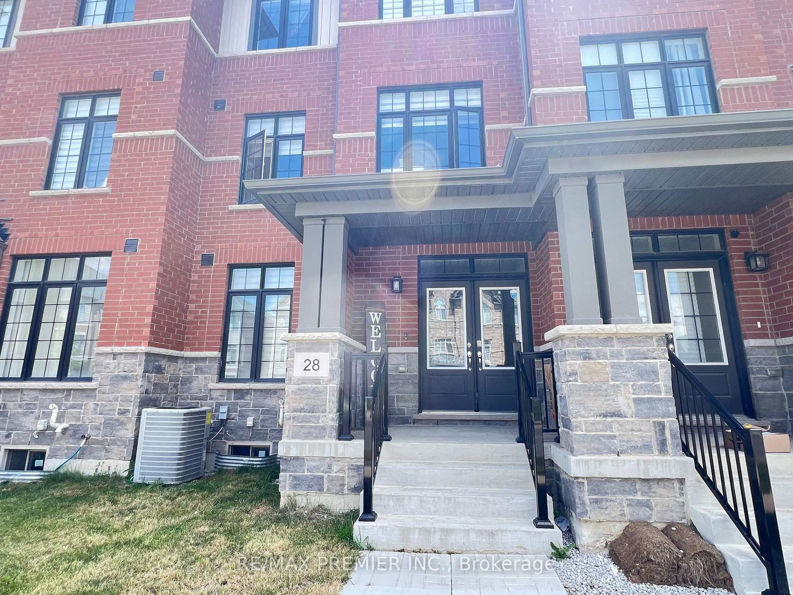 28 Petch Avenue • Caledon, ON photo 2