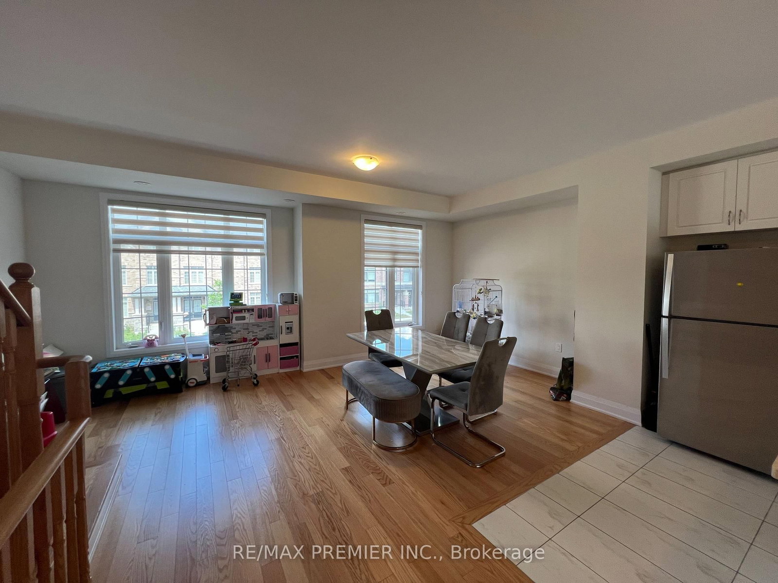 28 Petch Avenue • Caledon, ON photo 3