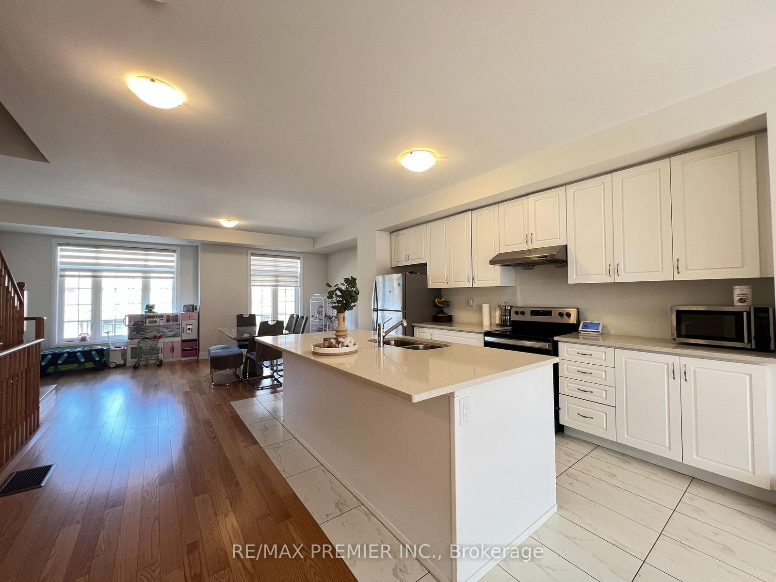 28 Petch Avenue • Caledon, ON photo 4