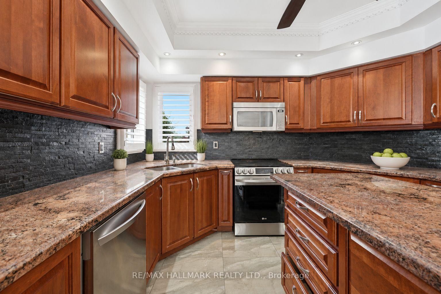 2013 Rosemount Crescent • Oakville, ON photo 13