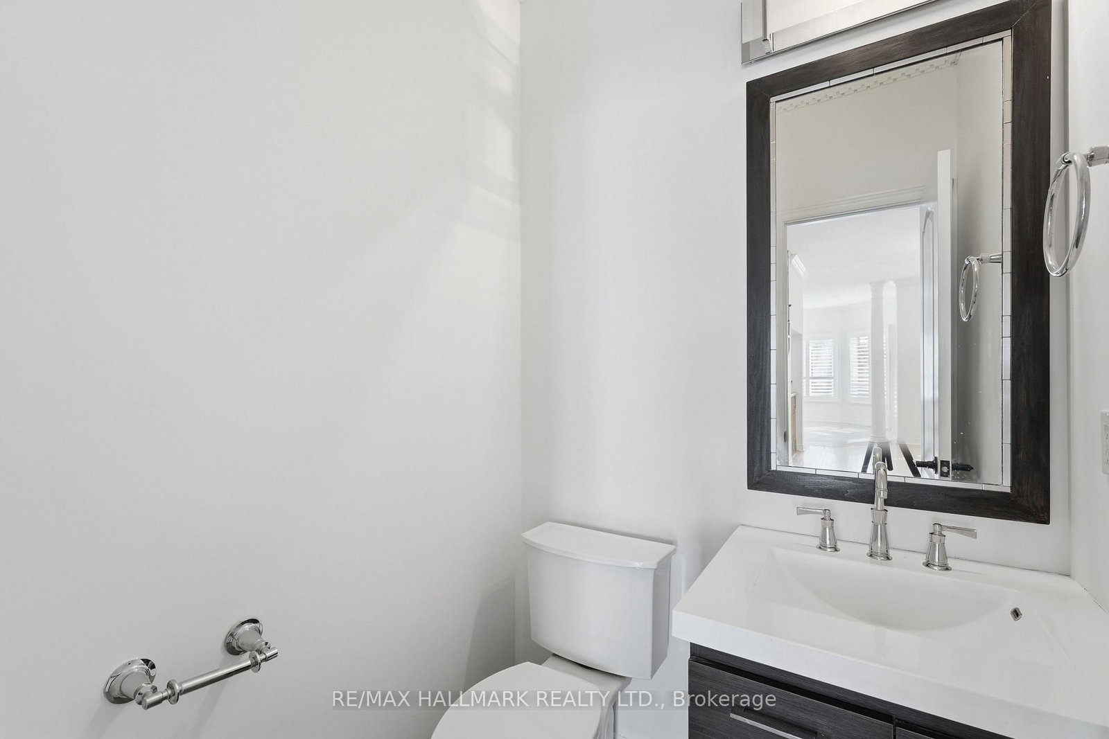 2013 Rosemount Crescent • Oakville, ON photo 15