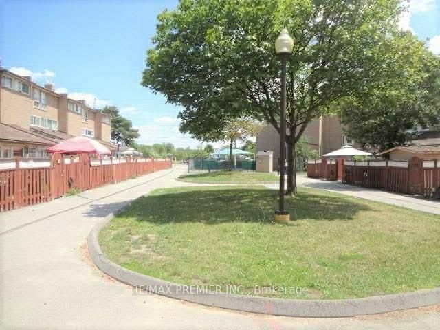 254 John Garland Boulevard • #140 • Toronto, ON photo 10