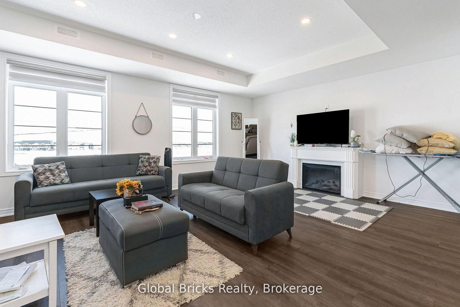 49 E Burnhamthorpe Road • Oakville, ON photo 47