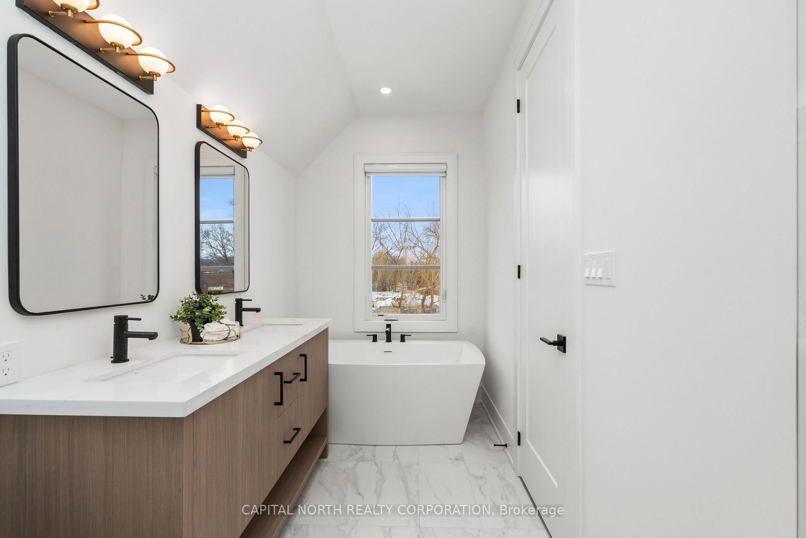 1076 Roosevelt Road • Mississauga, ON photo 23