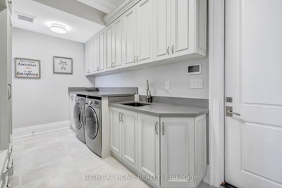 484 Avonwood Mississauga,ON L5G 1Y9 — Photo 12