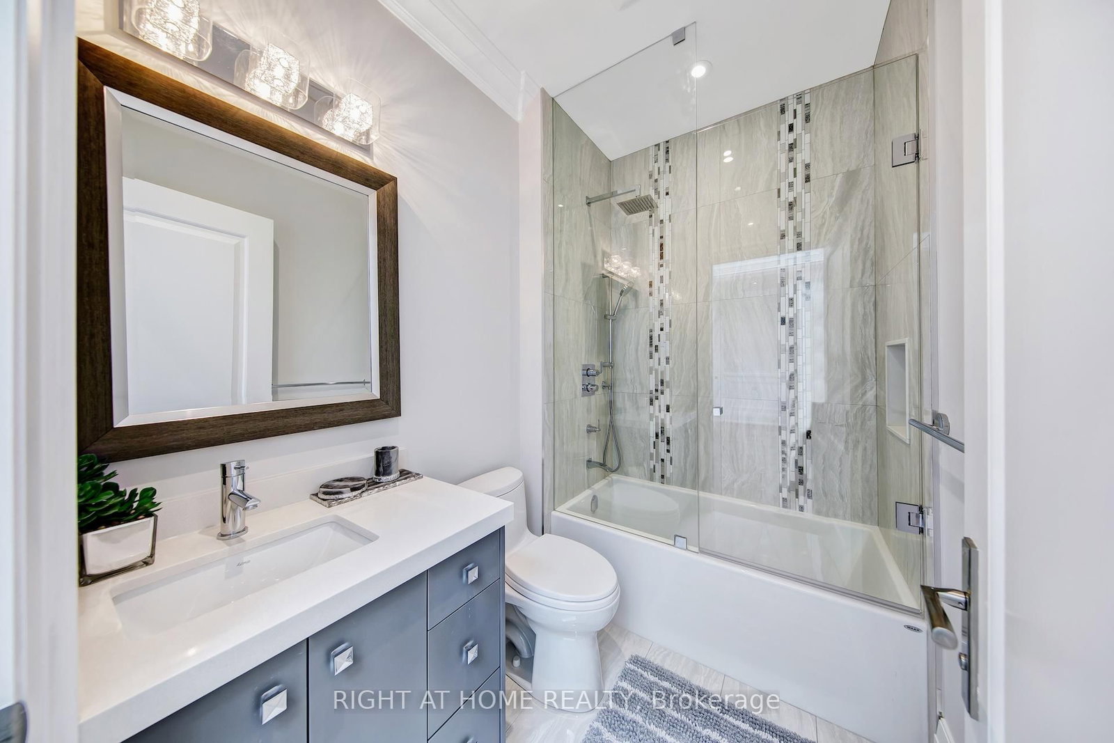 484 Avonwood Drive • Mississauga, ON photo 15