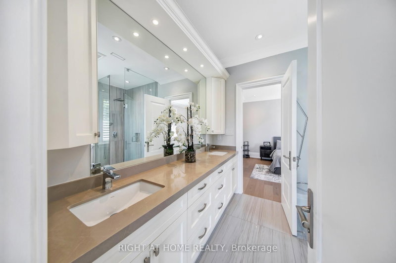 484 Avonwood Mississauga,ON L5G 1Y9 — Photo 17