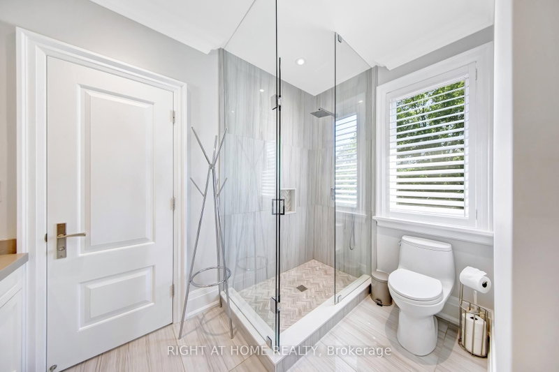 484 Avonwood Mississauga,ON L5G 1Y9 — Photo 18