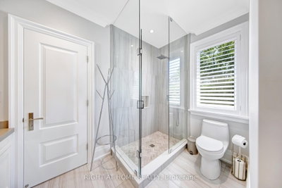 484 Avonwood Mississauga,ON L5G 1Y9 — Photo 18