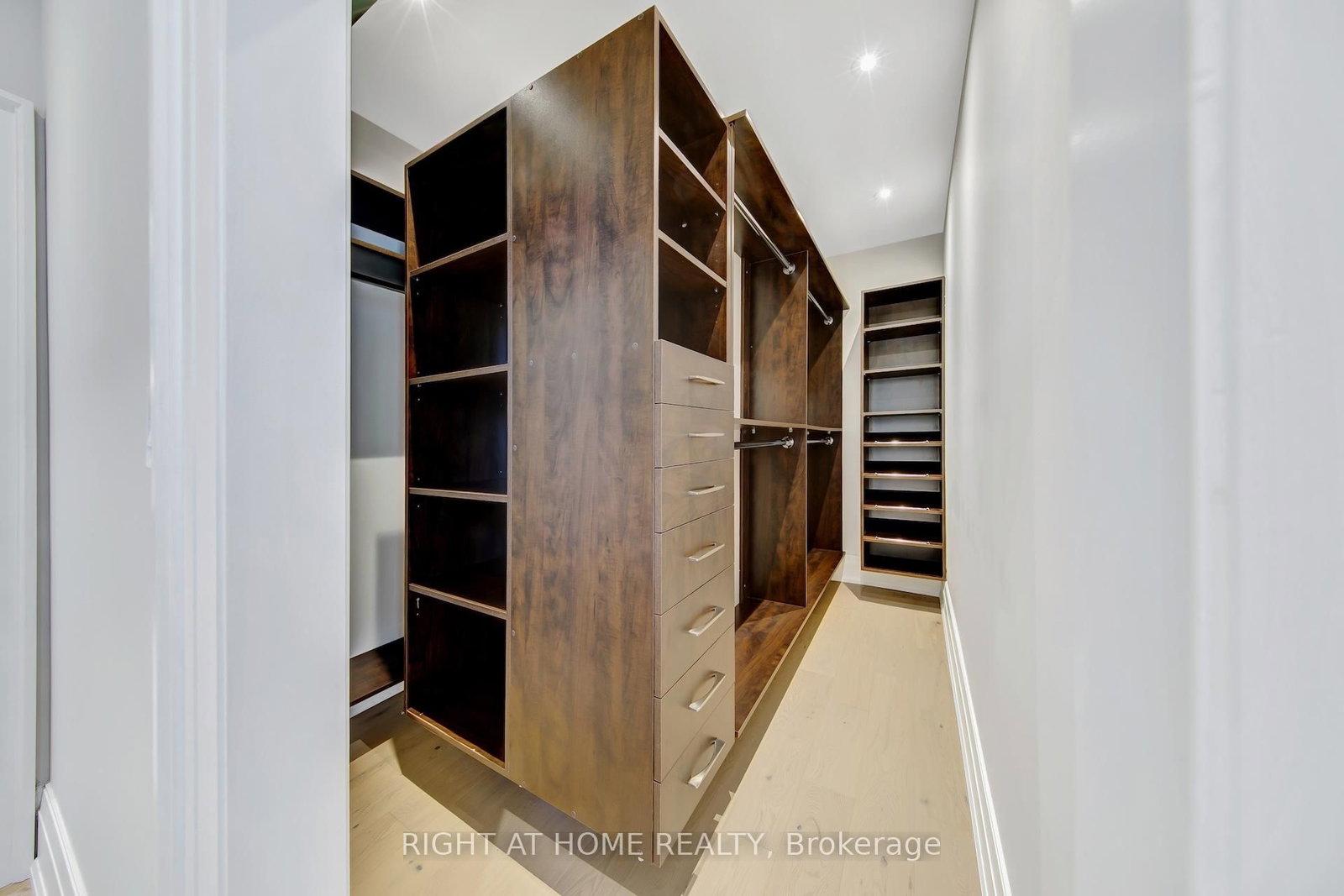 484 Avonwood Drive • Mississauga, ON photo 21