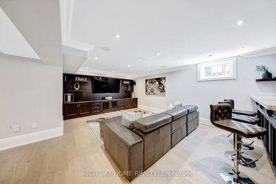 484 Avonwood Mississauga,ON L5G 1Y9 — Photo 28