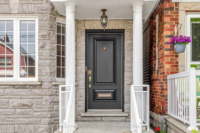 256 Earlscourt Avenue