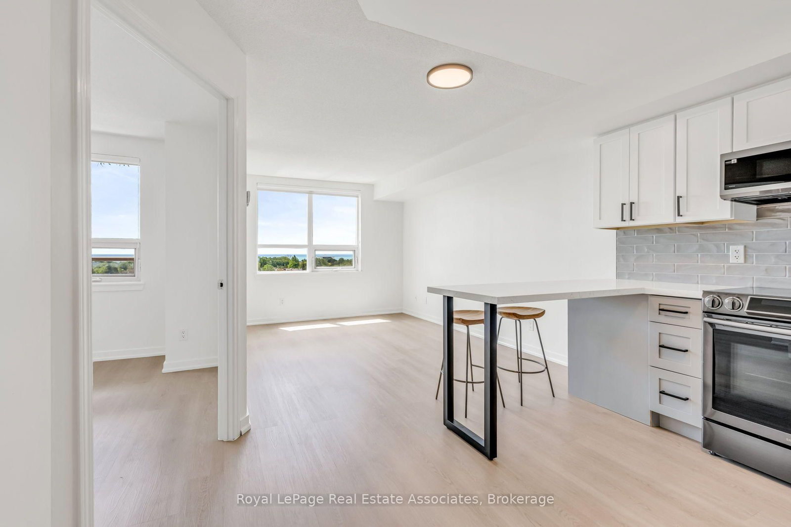 4 Elsinore Path • #706 • Toronto, ON photo 10