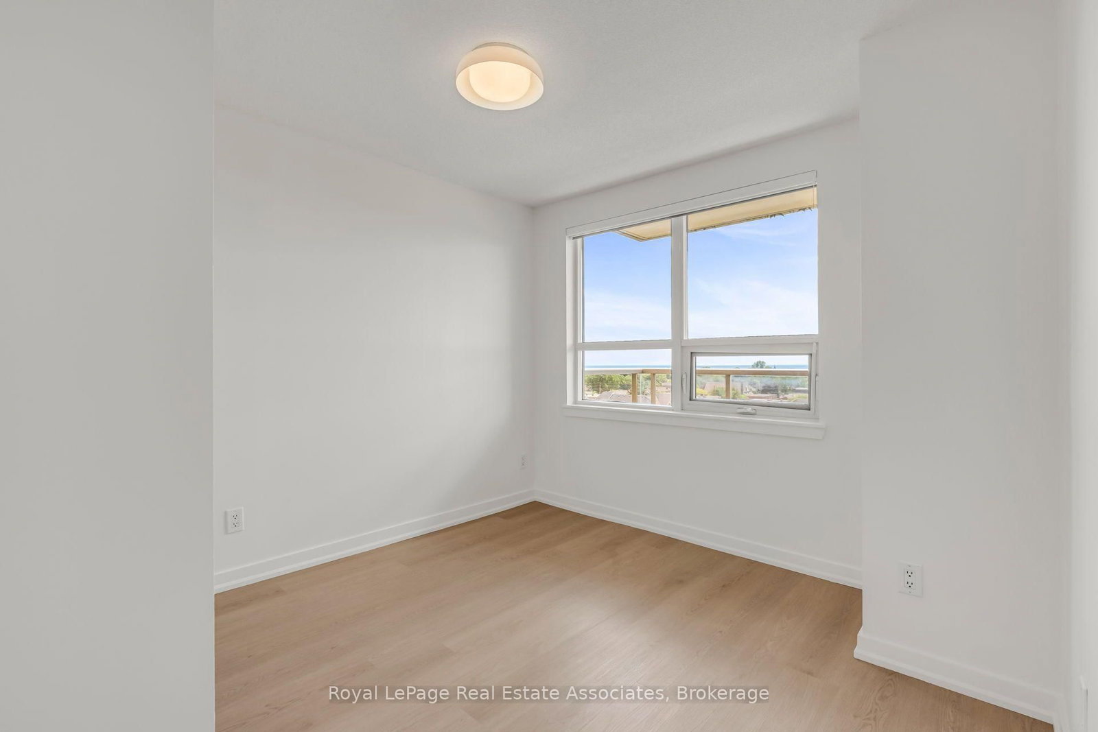 4 Elsinore Path • #706 • Toronto, ON photo 19