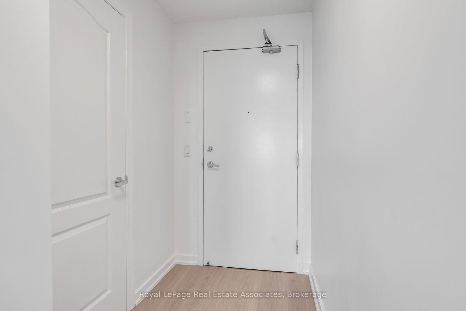 4 Elsinore Path • #706 • Toronto, ON photo 8