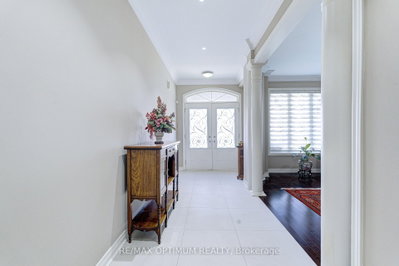 14 Waterwide Crescent • Brampton, ON photo 4