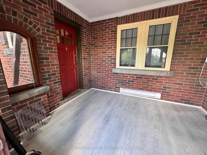 62 Plains Road E