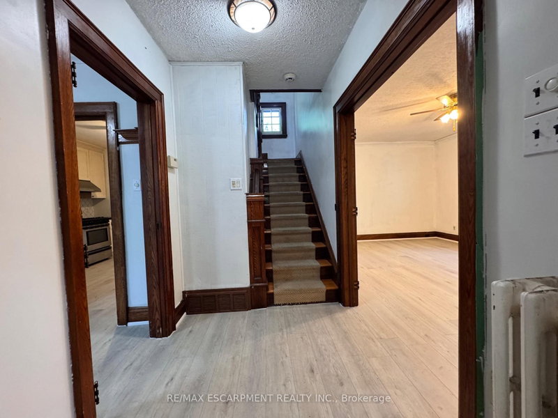 62 Plains Road E