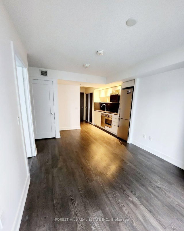 1215 - 9 Mabelle Avenue