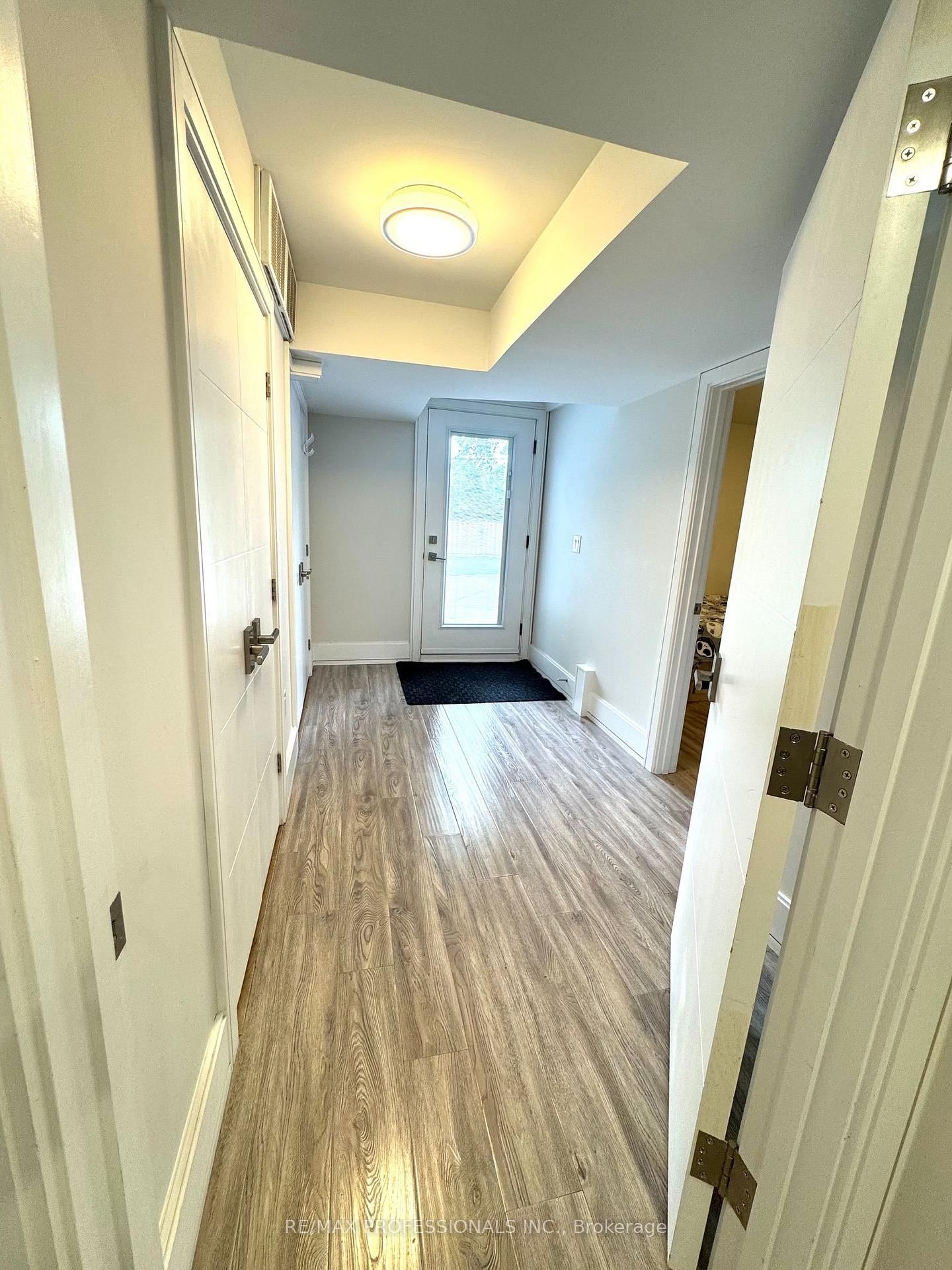 BSMT-36 Mitre Place, Toronto, ON, photo 2