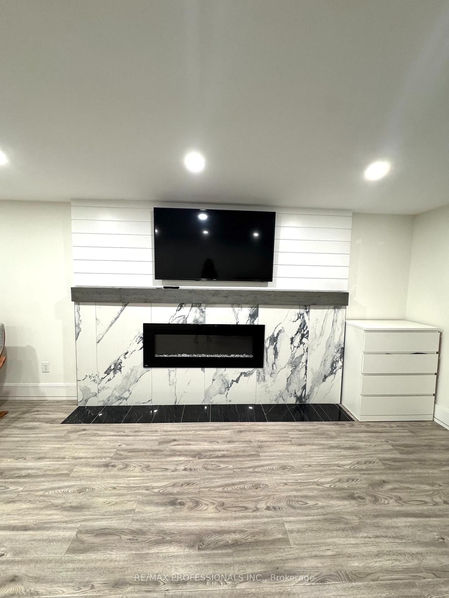 BSMT-36 Mitre Place, Toronto, ON, photo 4