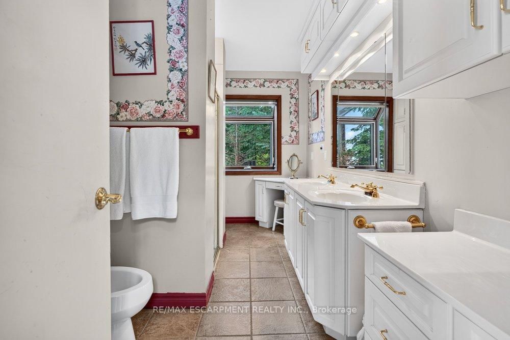 230 Morrison Road • Oakville, ON photo 16
