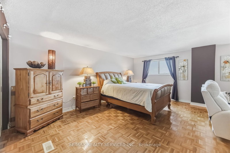 15 Braemar Brampton,ON L6T 2L5 — Photo 9