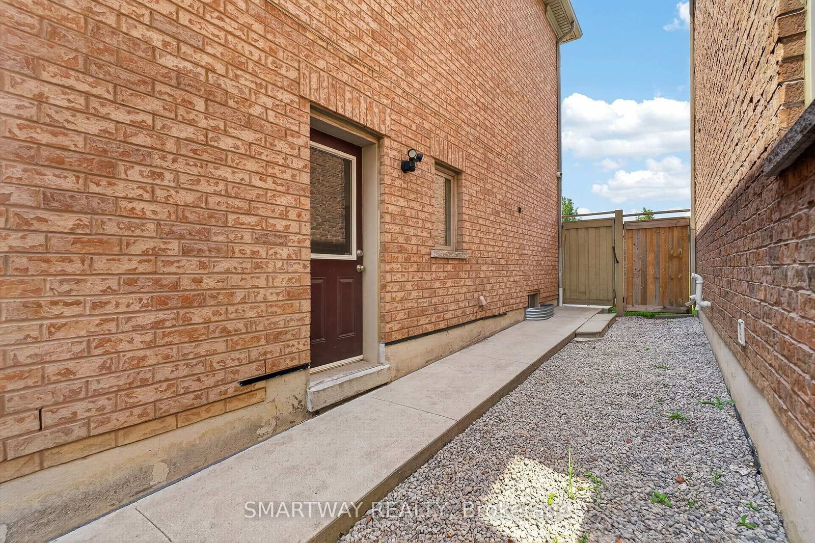 26 Fanning Trail • Brampton, ON photo 35