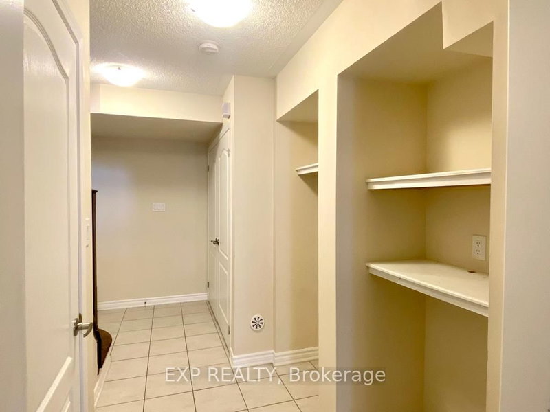 1621 Gainer Crescent