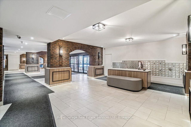 812 - 966 Inverhouse Drive