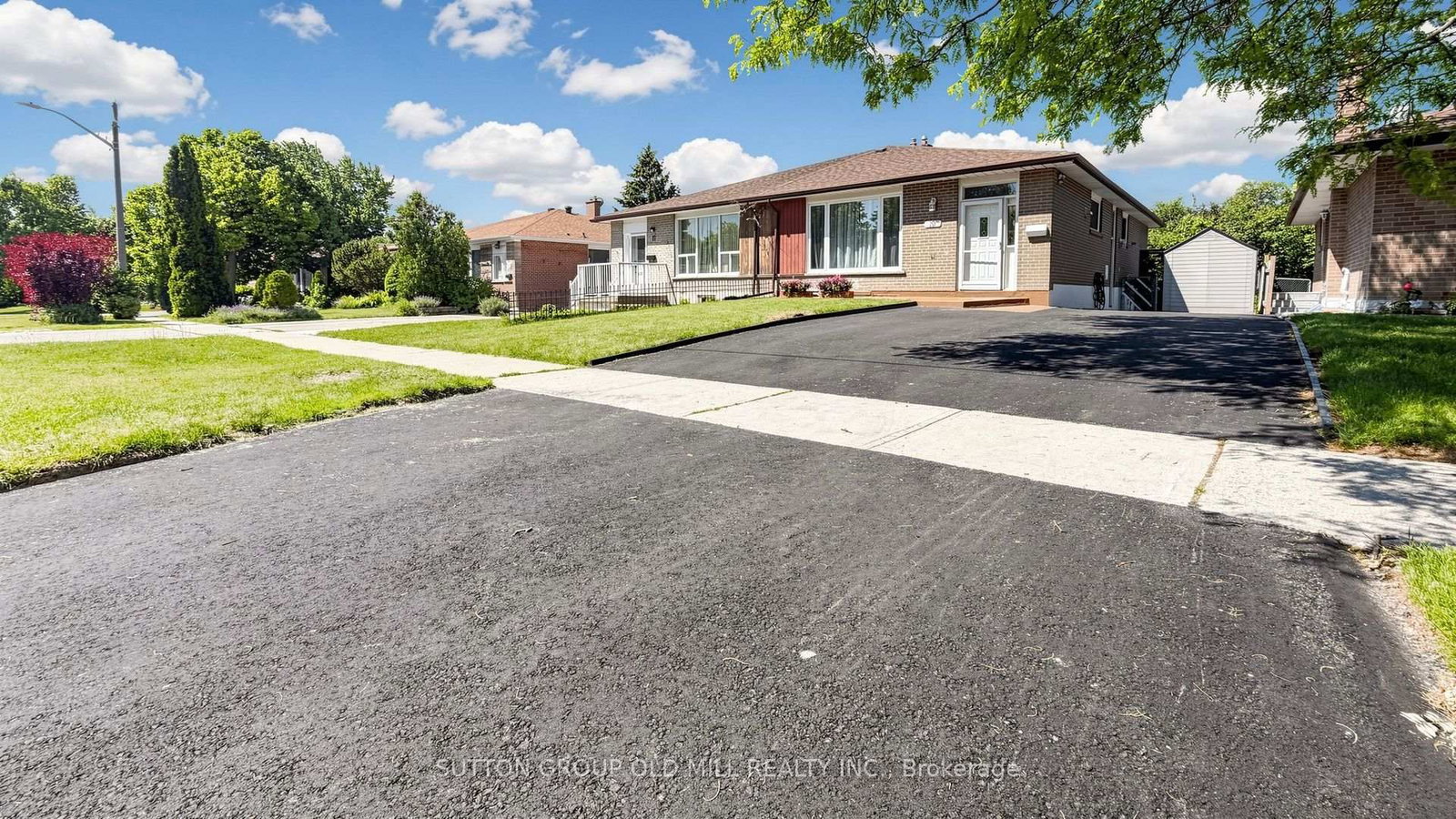 19 Ascot Avenue • Brampton, ON photo 2