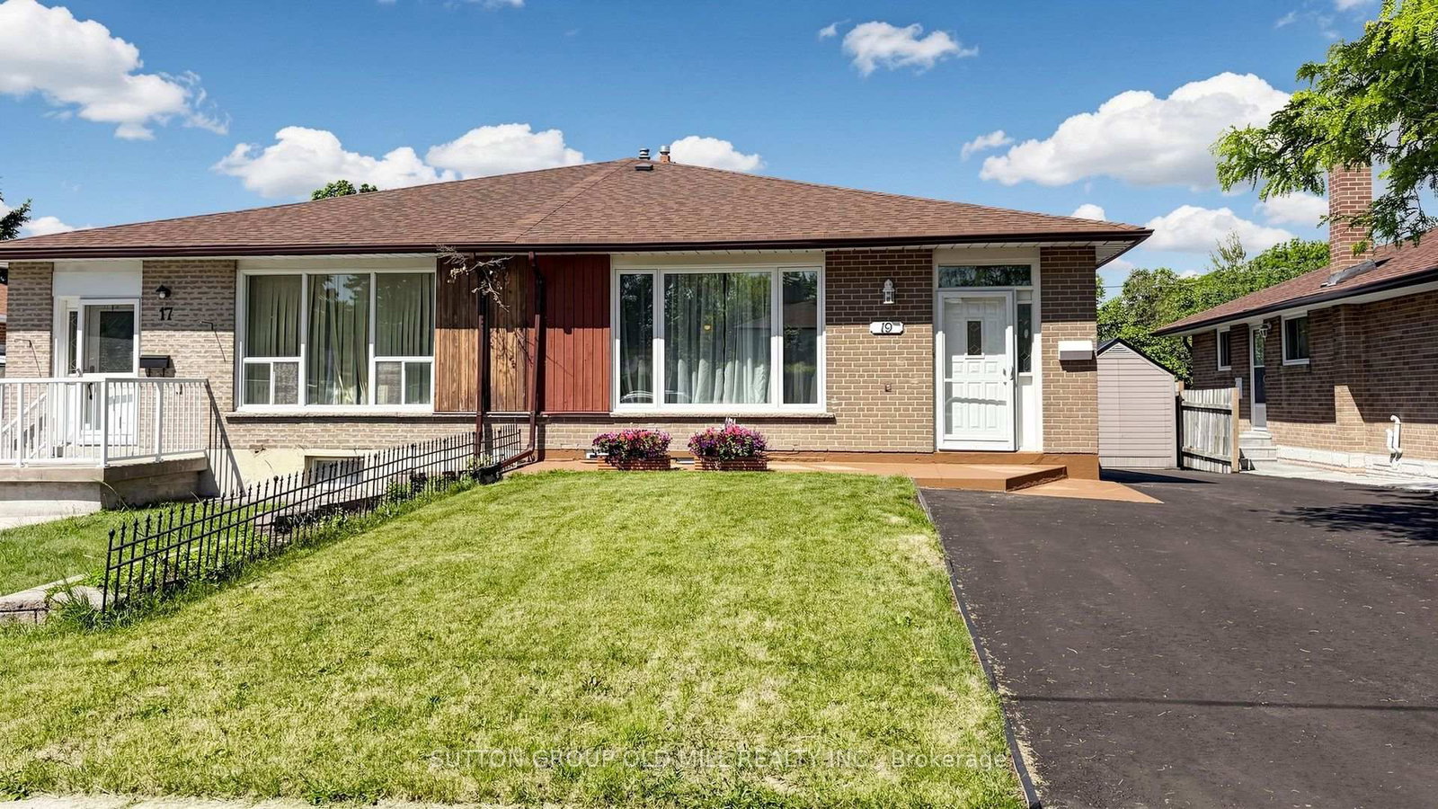 19 Ascot Avenue • Brampton, ON photo 3