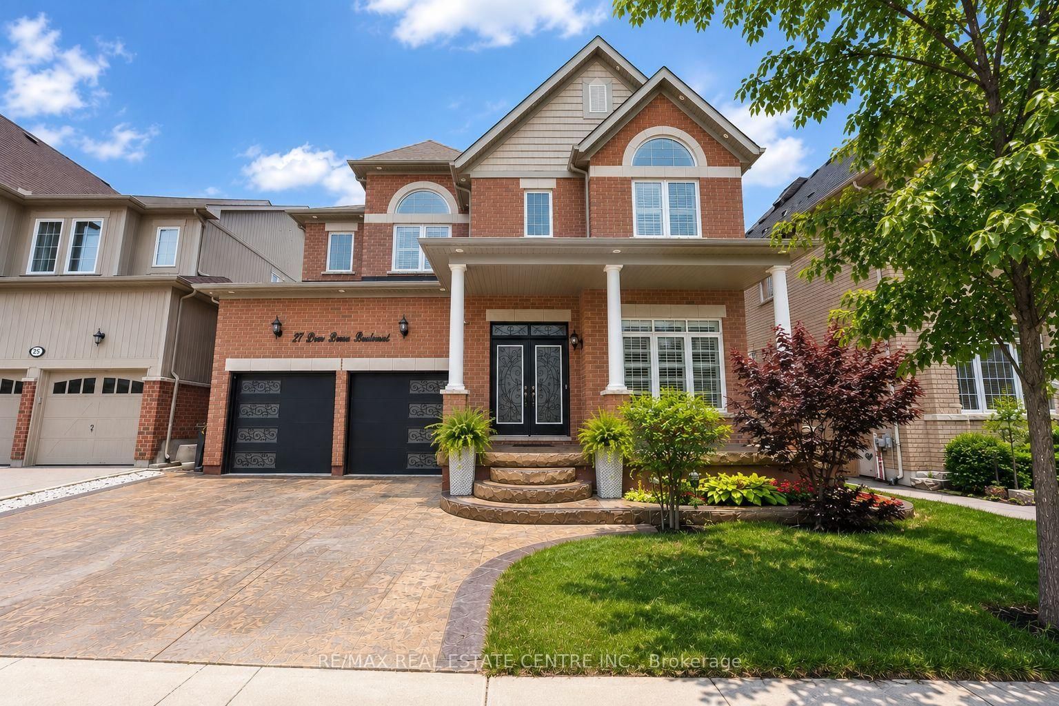 27 Drew Brown Boulevard • Orangeville, ON photo 2