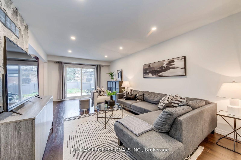 4345 Bloor St W photo 4