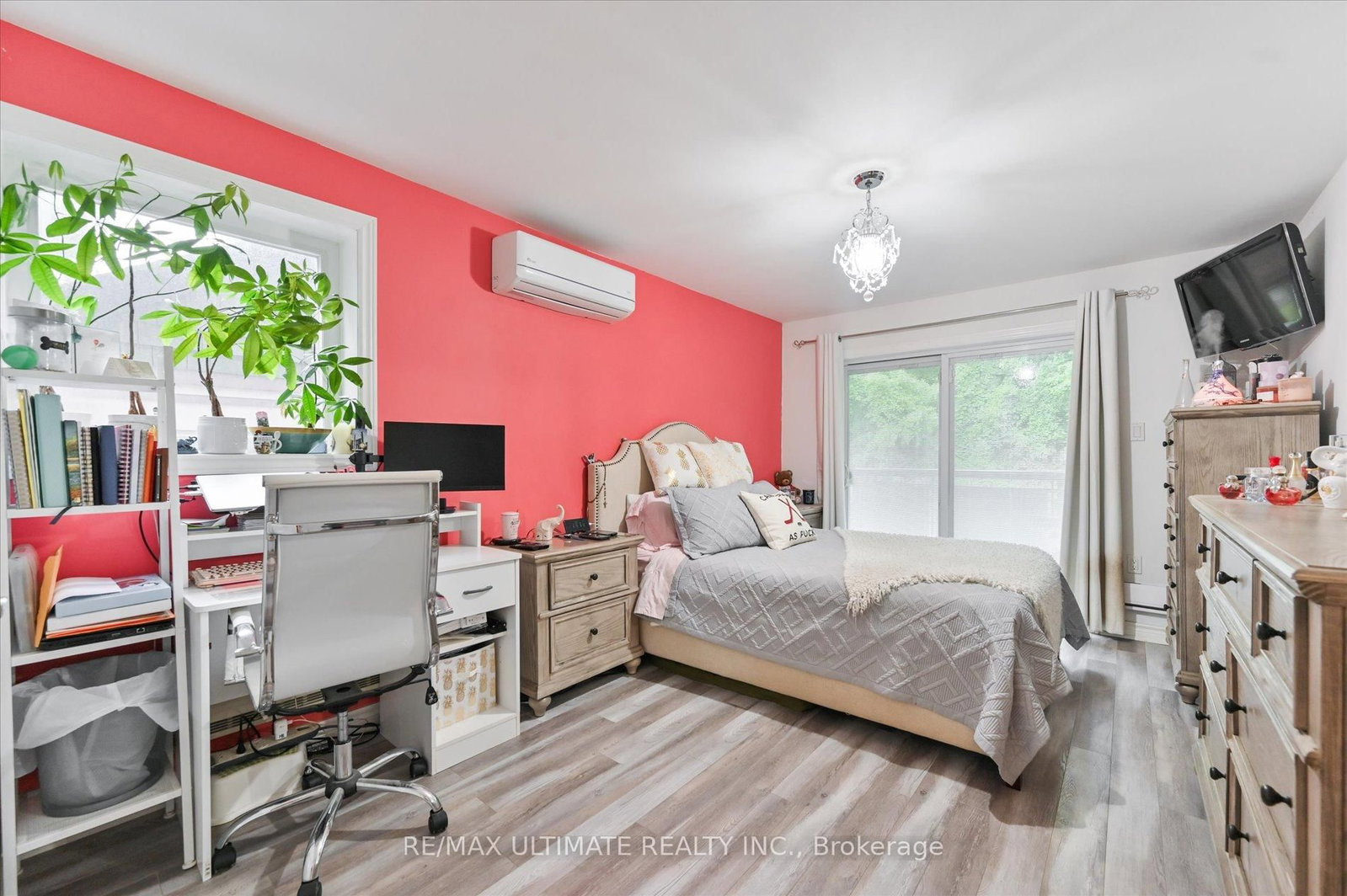 76 Hilldale Road • Toronto, ON photo 14