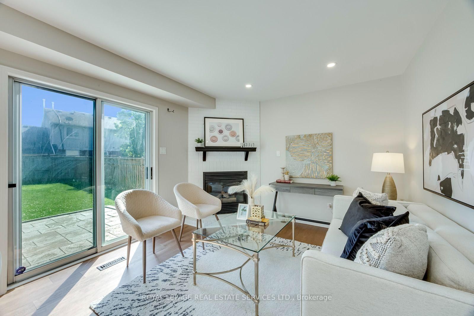 6121 Leeside Crescent • Mississauga, ON photo 9