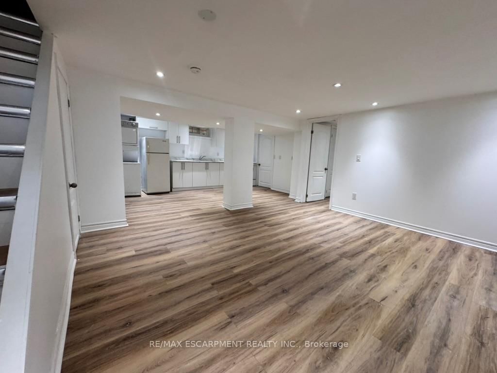 Lower Unit - 46 Plains Road E, Burlington 4