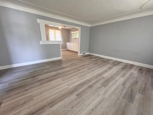 Upper Unit - 46 Plains Road