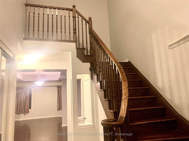 Upper - 9 Troyer Street