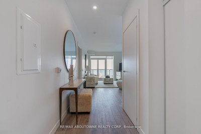 Unit B0402 — 133 BRONTE Road — photo 4